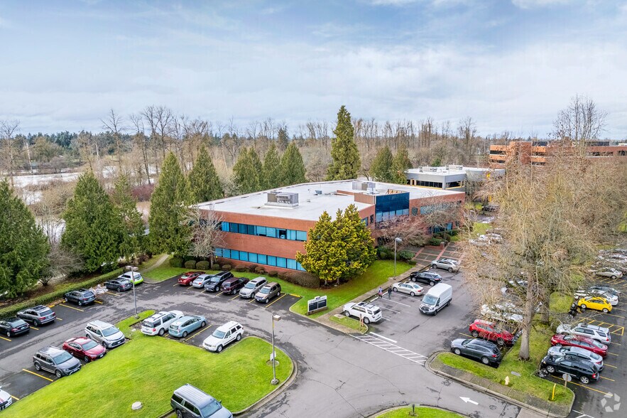 More Photos Of 1580 Valley River Dr, Eugene Office For Lease