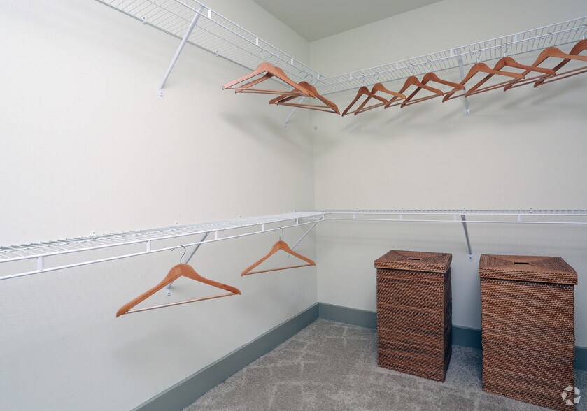 More Photos Of 195 W Davis St, Dallas Apartments For Lease