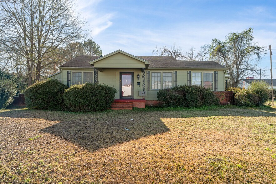 More Photos Of 902 Court St, Waynesboro Flex For Sale