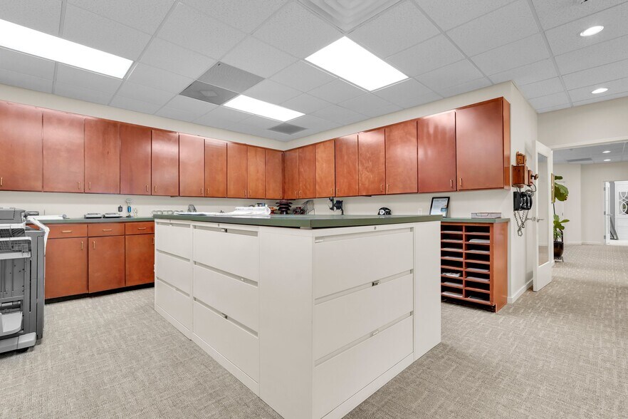 More Photos Of 2141 Rowland Ave, Savannah Office For Sale