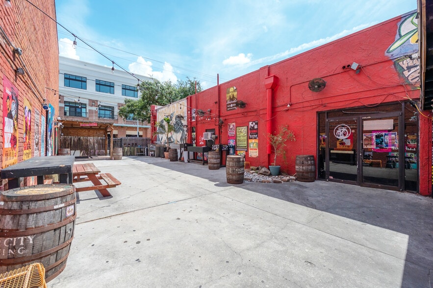 More Photos Of 1812 N 17th St, Tampa Bar For Lease