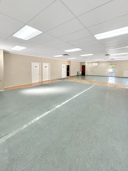 More Photos Of 703 US-30, Imperial General Retail For Lease