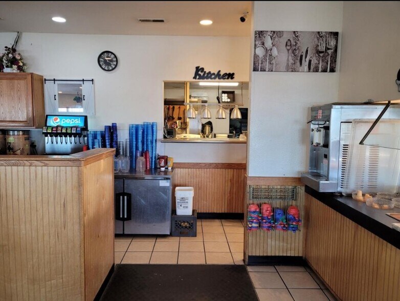 More Photos Of 1703 Oak St, Canton General Retail For Sale