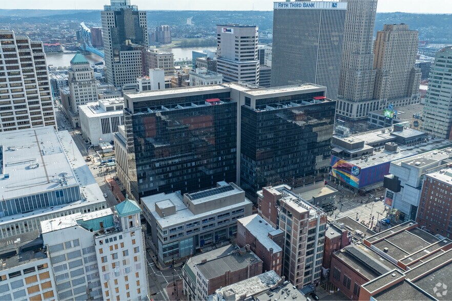 More Photos Of 580 Walnut St, Cincinnati Office For Lease