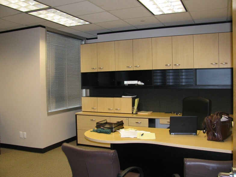 More Photos Of 2002 Timberloch Pl, The Woodlands Coworking Space