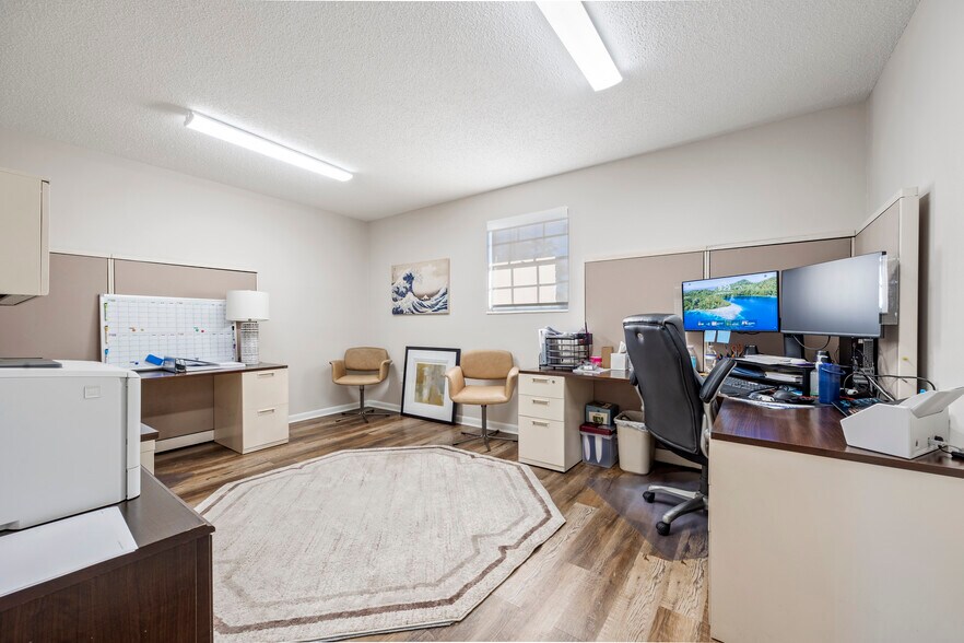 More Photos Of 439 SW Main Blvd, Lake City Office For Lease