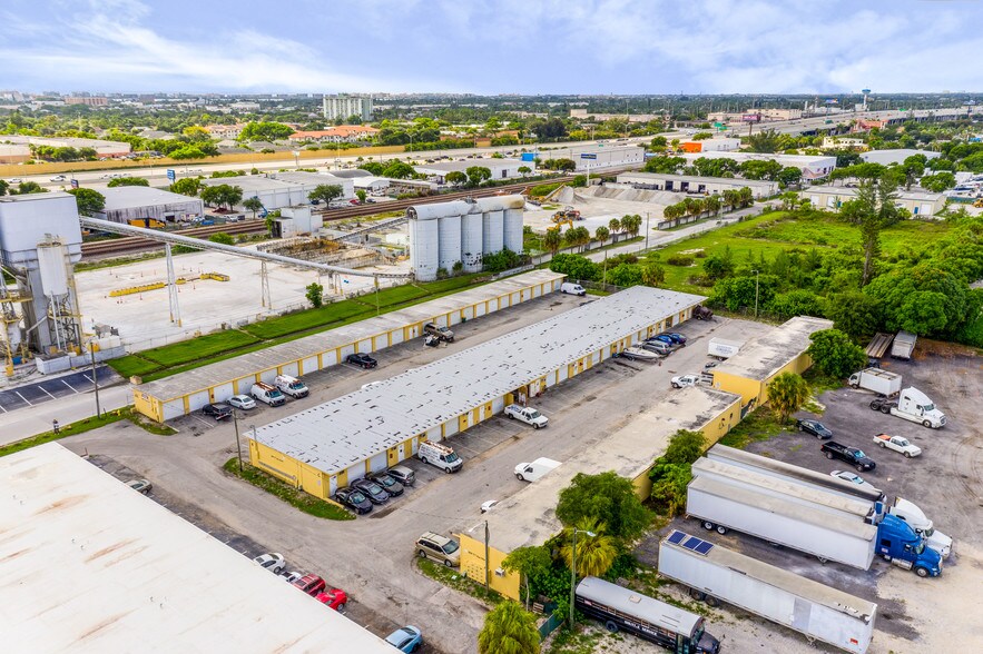 More Photos Of 1819 7th Ave N, Lake Worth Warehouse For Lease