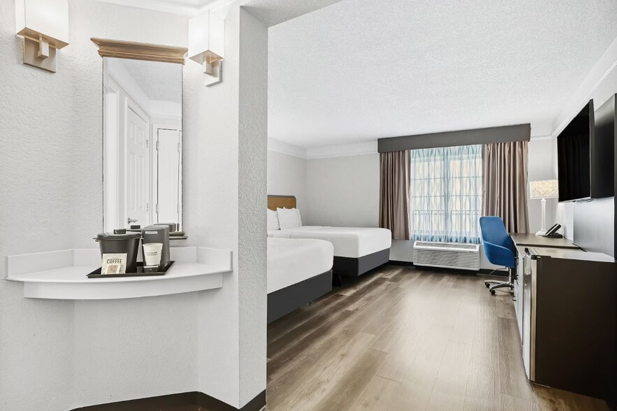 More Photos Of 8730 NW 27th St, Miami Hotel For Sale