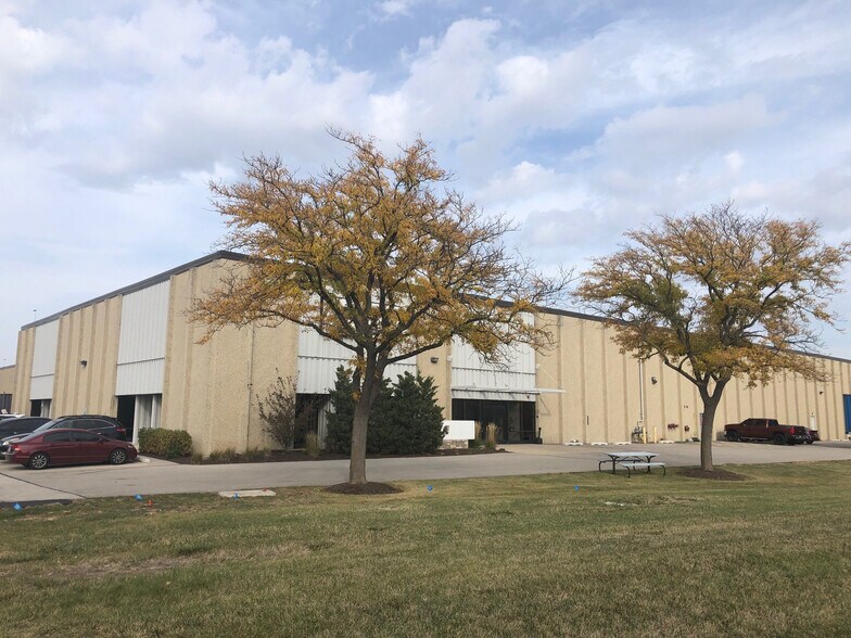 More Photos Of 951-961 Thorndale Ave, Bensenville Warehouse For Lease
