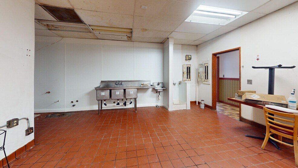 More Photos Of 100-114 W Wishkah St, Aberdeen General Retail For Lease