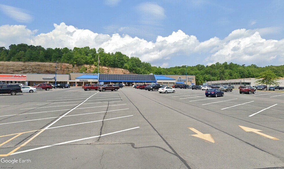 More Photos Of 637 Fayette Sq, Oak Hill Unknown For Lease