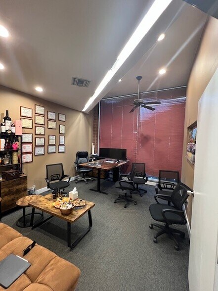 More Photos Of 912-914 S Victory Blvd, Burbank Storefront Retail Office For Lease