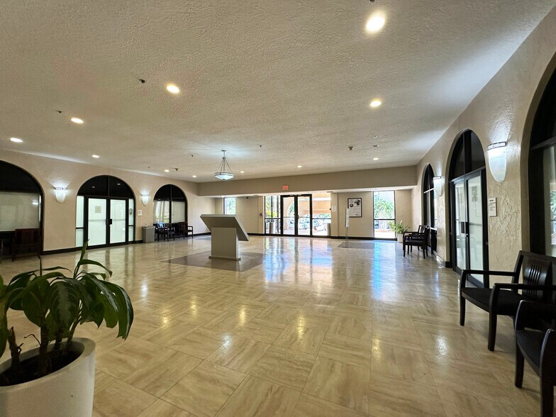 More Photos Of 11880 Bird Rd, Miami Medical For Lease