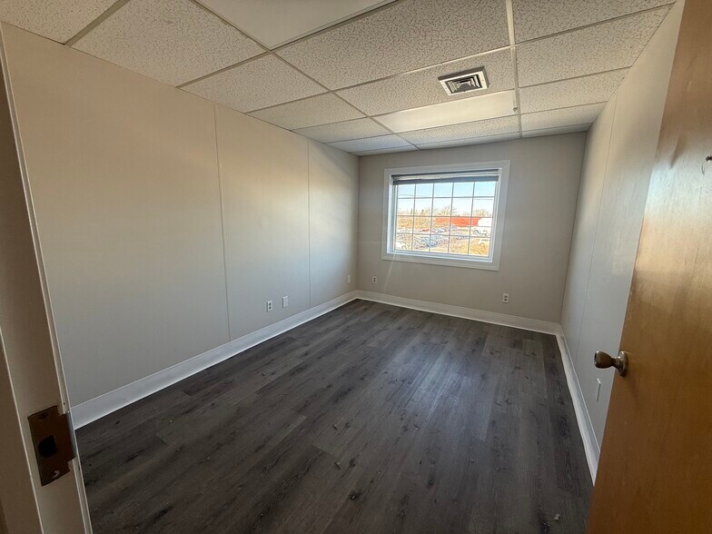More Photos Of 1272 W Main Rd, Middletown Unknown For Lease