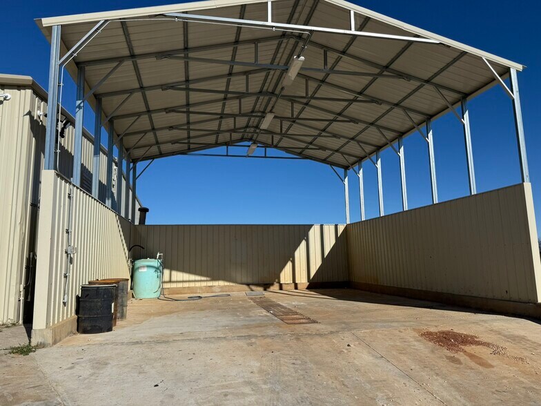 More Photos Of 2520 N Eastgate Ave, Springfield Warehouse For Lease