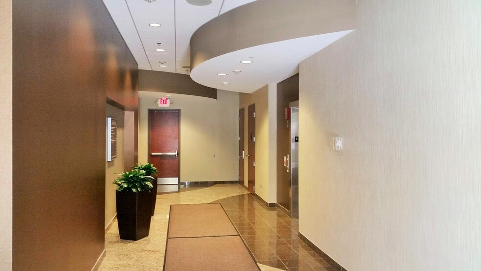 More Photos Of 500-598 Village Center Dr, Burr Ridge Storefront Retail Office For Lease