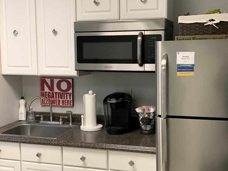 More Photos Of 448 Turnpike St, Easton Office For Lease