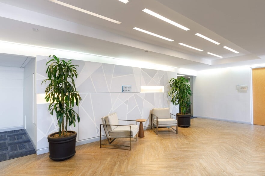 More Photos Of 16200 Ventura Blvd, Encino Office For Lease