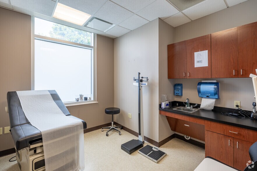 More Photos Of 14-01 Broadway, Fair Lawn Medical For Lease