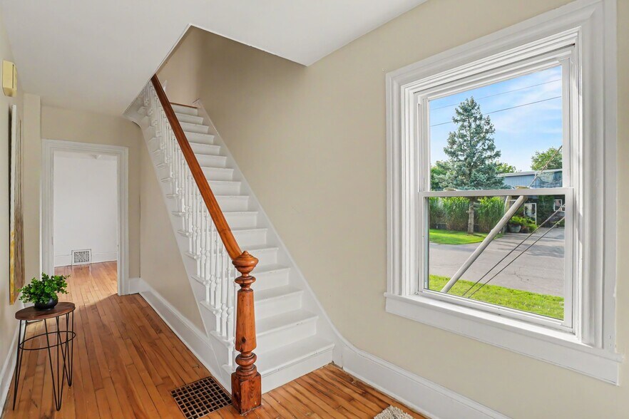 More Photos Of 616 Rideau St, Kemptville Office For Sale