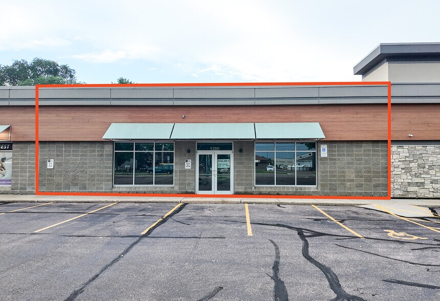 More Photos Of 1112 W 41st St, Sioux Falls Unknown For Lease
