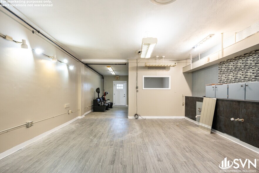 More Photos Of 1039 N Limestone, Lexington General Retail For Lease