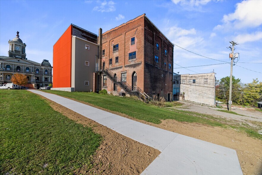 More Photos Of 127-131 W Market St, Cadiz Storefront Retail Residential For Sale