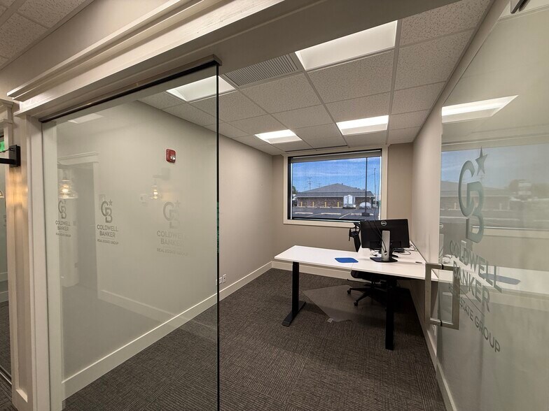 More Photos Of 804 N Front St, McHenry Office For Lease