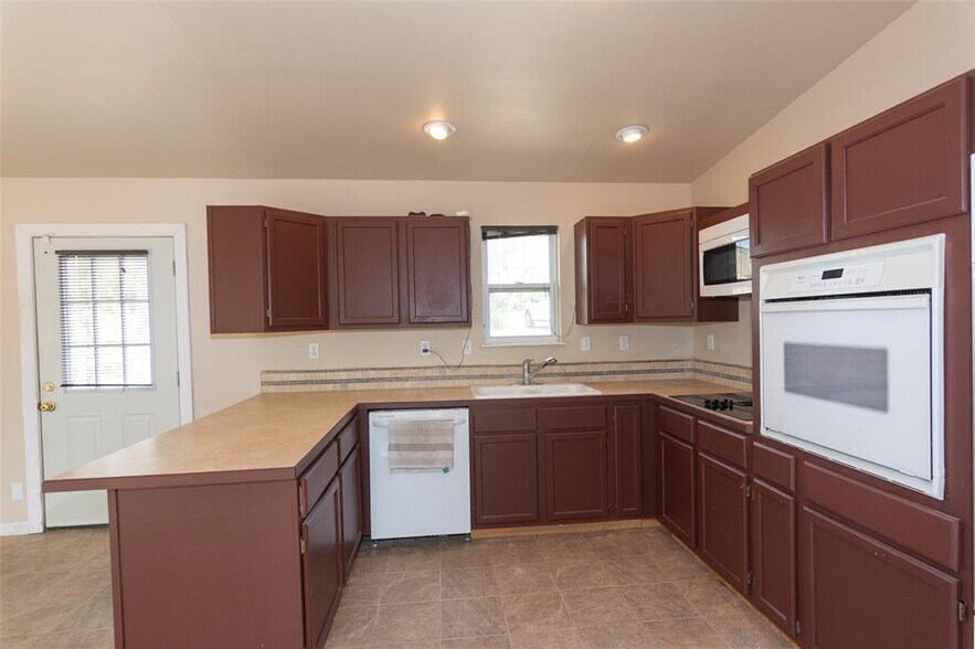 More Photos Of 30303 Ranch Road 12, Dripping Springs Office For Lease