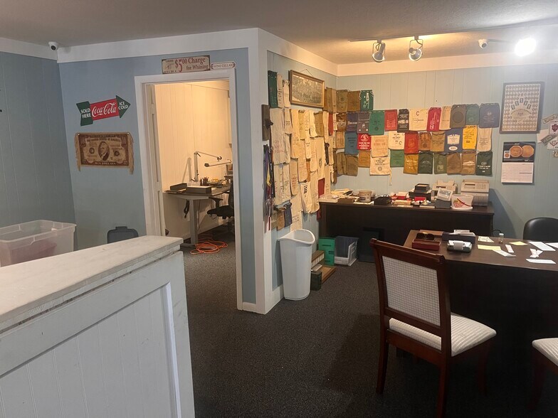 More Photos Of 207-209 N Sale St, Ellettsville Storefront For Sale