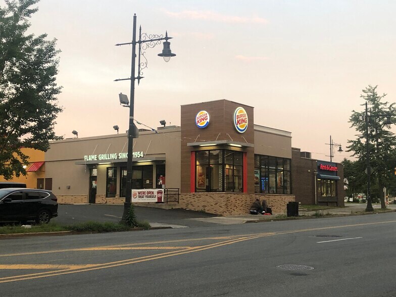 More Photos Of 237-251 Market St, Paterson Storefront Retail Office For Lease