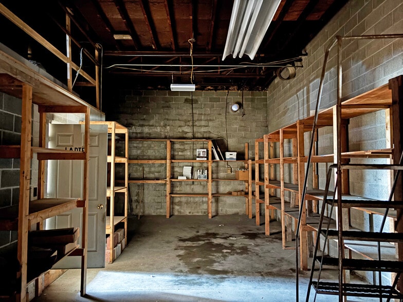 More Photos Of 125 N Blettner Ave, Hanover Industrial For Lease