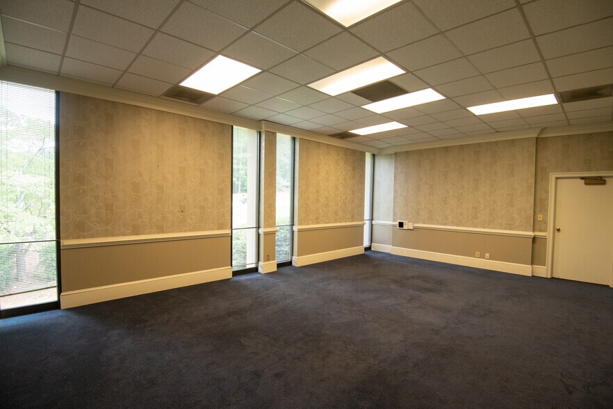 More Photos Of 1330 N Park St, Carrollton Medical For Sale