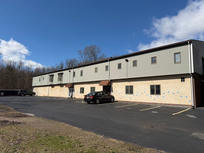 More Photos Of 104 Woodward Hill Rd, Edwardsville Office For Sale