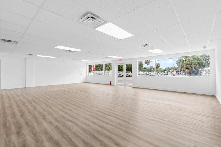 More Photos Of 7604 Broadway Ave, Tampa Freestanding For Lease