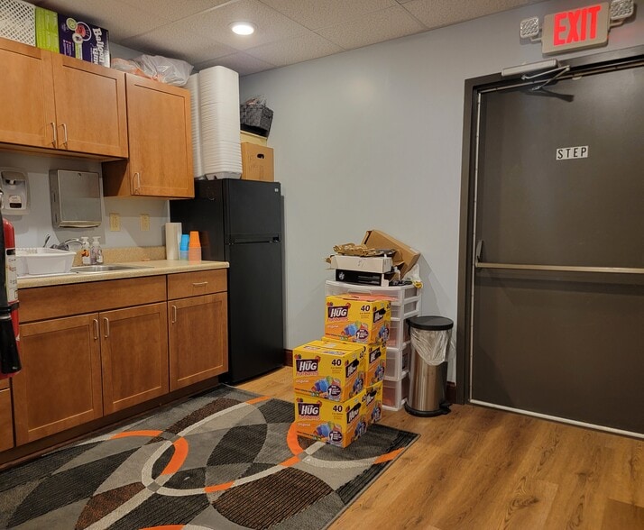 More Photos Of 1225 Woodlawn Ave, Cambridge Office For Lease