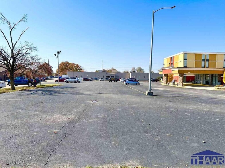 More Photos Of 555 S 3rd St, Terre Haute General Retail For Sale