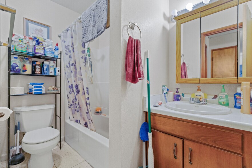 More Photos Of 1933-1935 S Market Blvd, Chehalis Apartments For Sale