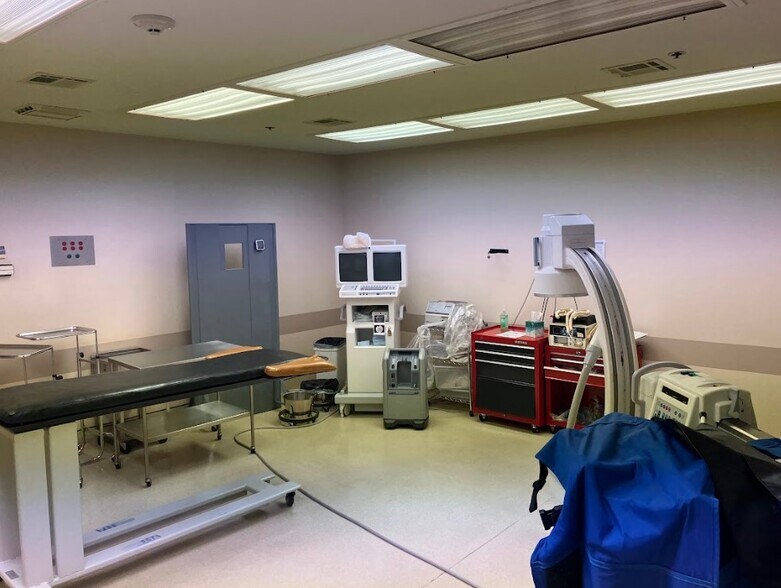 More Photos Of 561 Cranbury Rd, East Brunswick Medical For Sale
