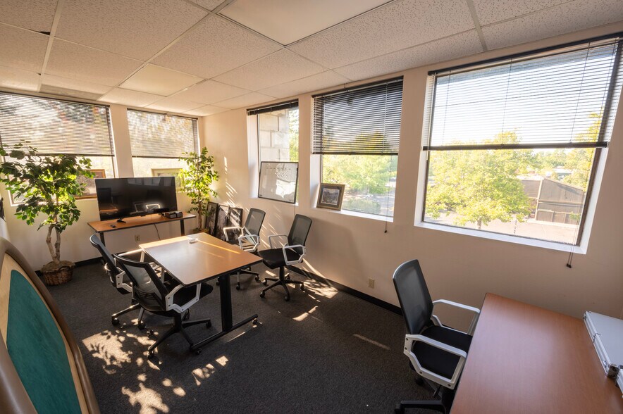 More Photos Of 8196 SW Hall Blvd, Beaverton Office For Lease