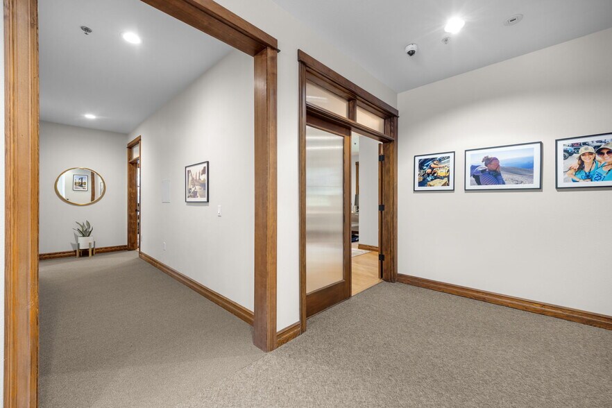 More Photos Of 750 Buckaroo Trl, Sisters Office For Sale