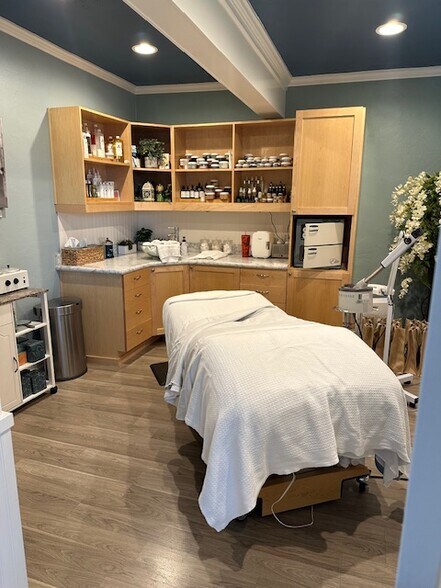 More Photos Of 390 NE Hostmark St, Poulsbo Office For Lease