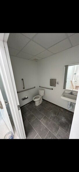 More Photos Of 5075 E University Ave, Pleasant Hill Loft Creative Space For Lease