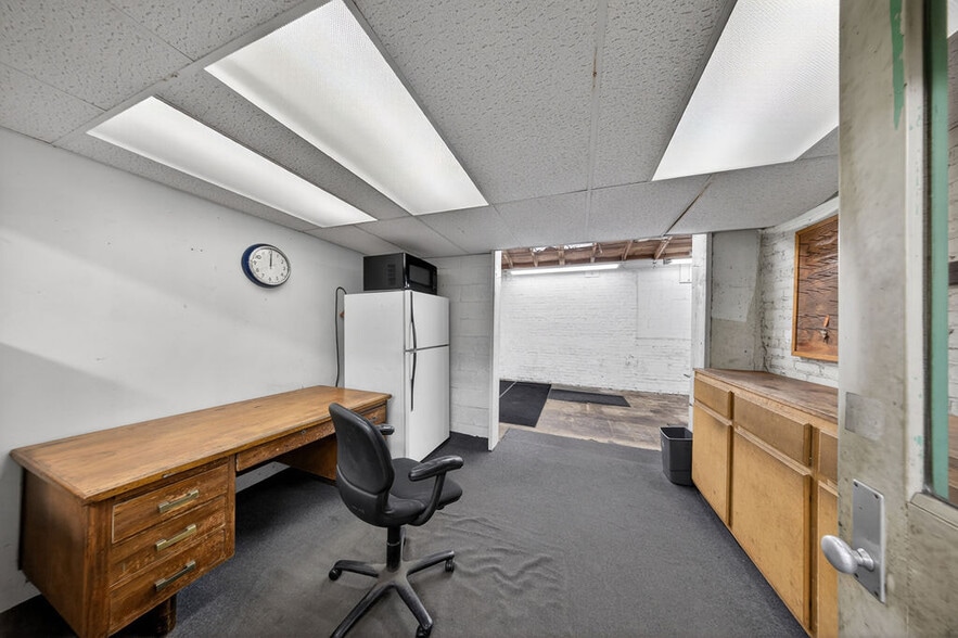 More Photos Of 959 Gower St, Los Angeles Auto Repair For Lease