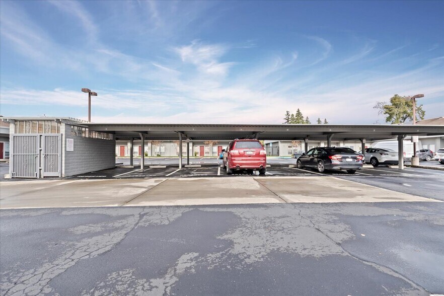 More Photos Of 1811 Grand Canal Blvd, Stockton Office For Lease