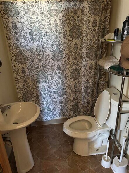 More Photos Of 600 Main St, Linden Apartments For Sale