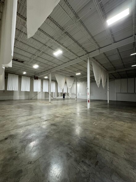 More Photos Of 8 Tyler St, Somerville Flex For Lease