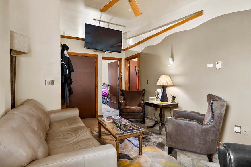 More Photos Of 403-409 N Pearl St, Albany Warehouse For Sale