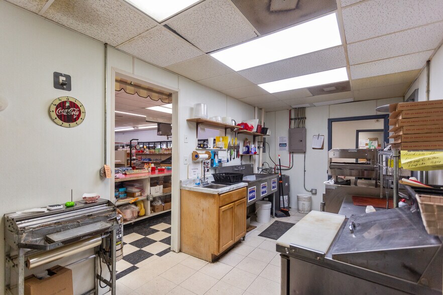 More Photos Of 101 E Commercial St, Miami General Retail For Sale