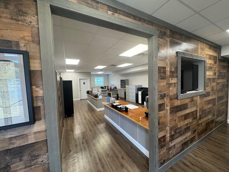 More Photos Of 4529-4525 S Amherst Hwy, Madison Heights Storefront For Lease